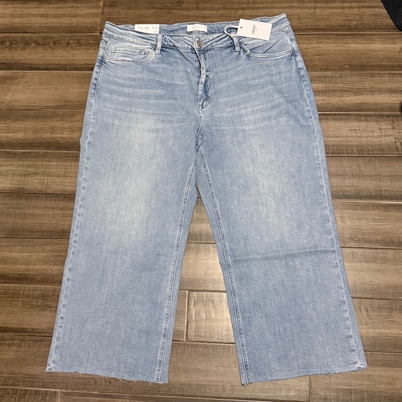 New Vervet High Rise Light Wash Cropped
Wide Leg Jeans. - Picture 2 of 10